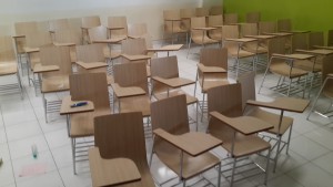 Kondisi kelas sebelum dirapikan (1)